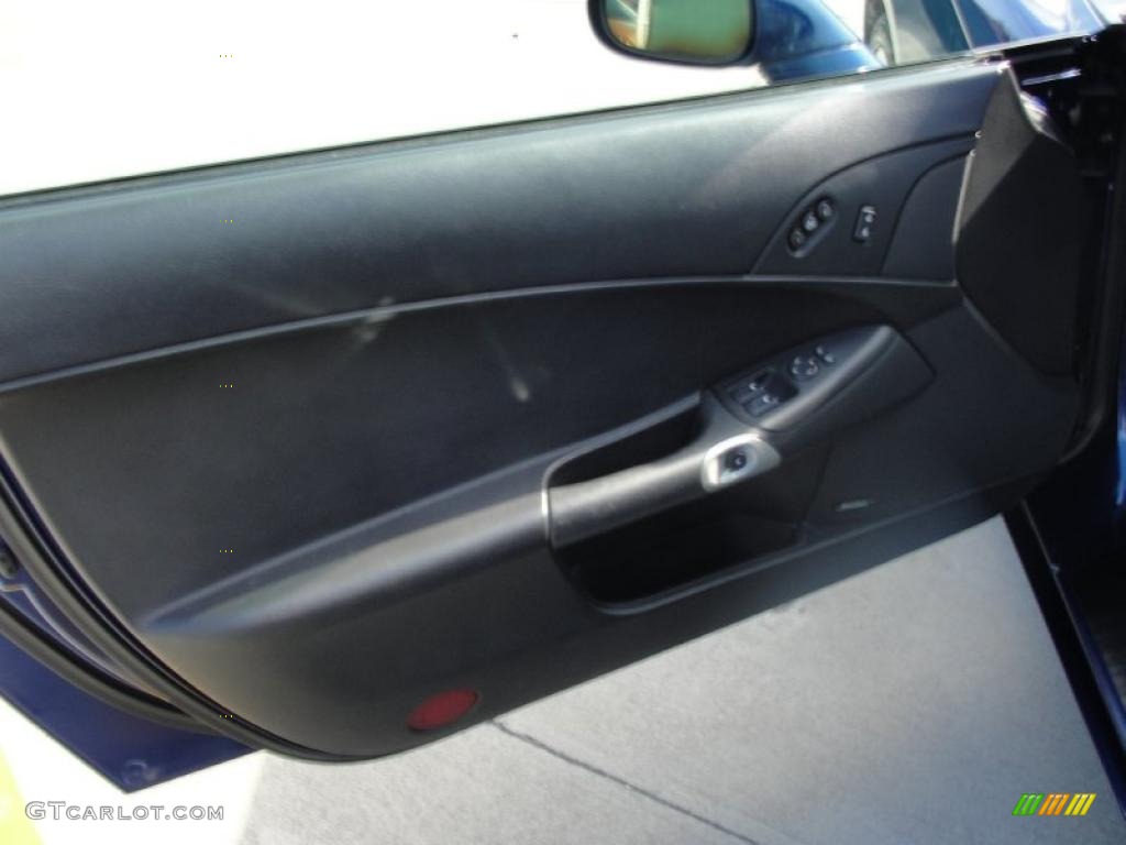 2006 Chevrolet Corvette Coupe Ebony Black Door Panel Photo #41072095