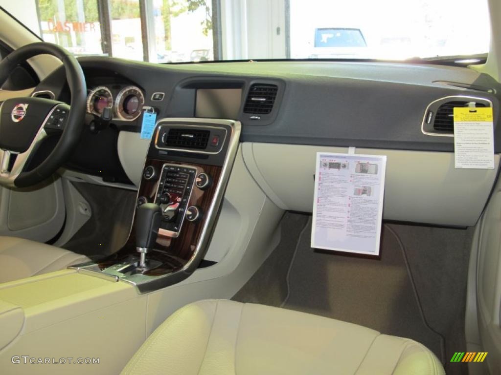 2011 Volvo S60 T6 AWD Soft Beige/Off Black Dashboard Photo #41074255