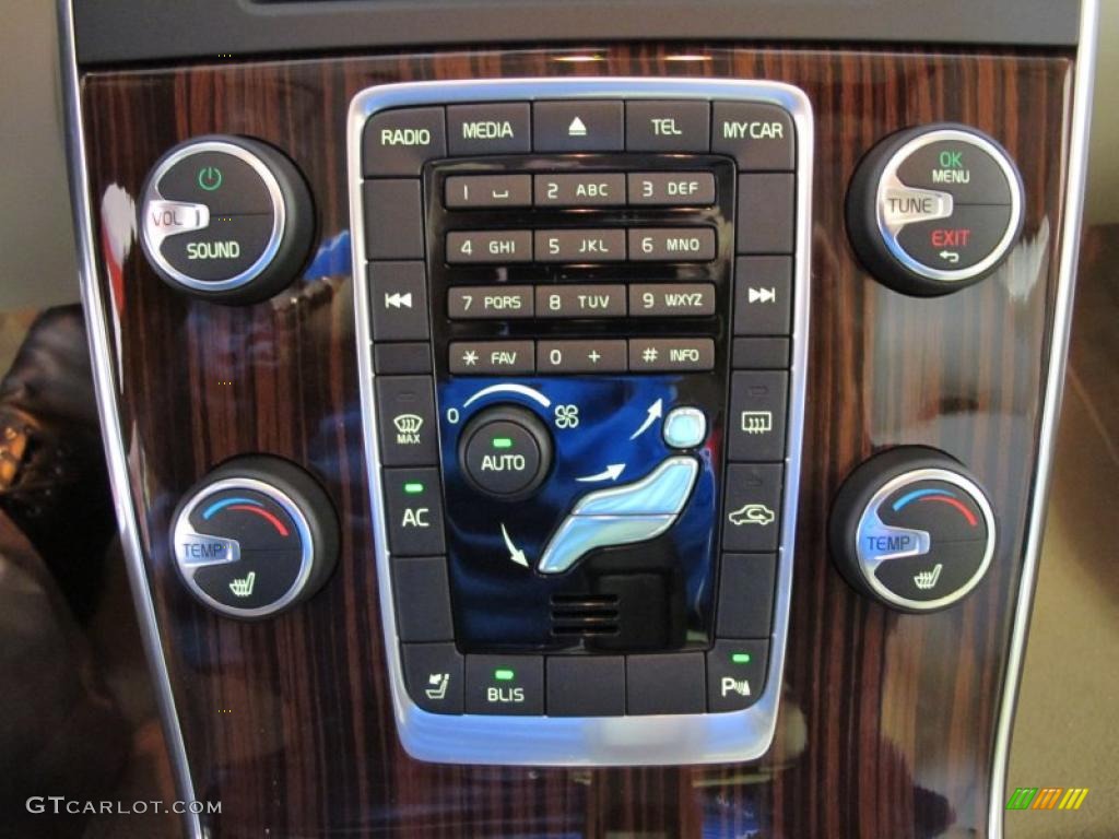2011 Volvo S60 T6 AWD Controls Photo #41074379