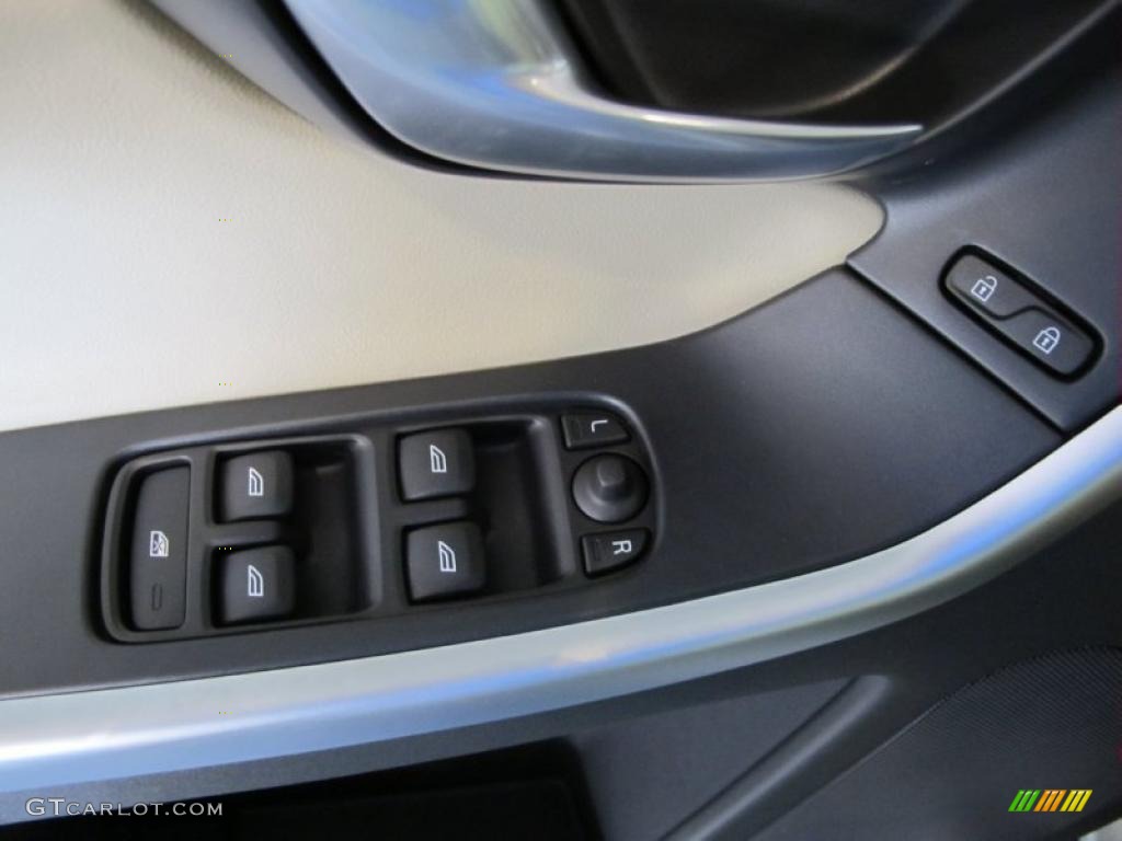 2011 Volvo XC60 3.2 R-Design Controls Photo #41074679