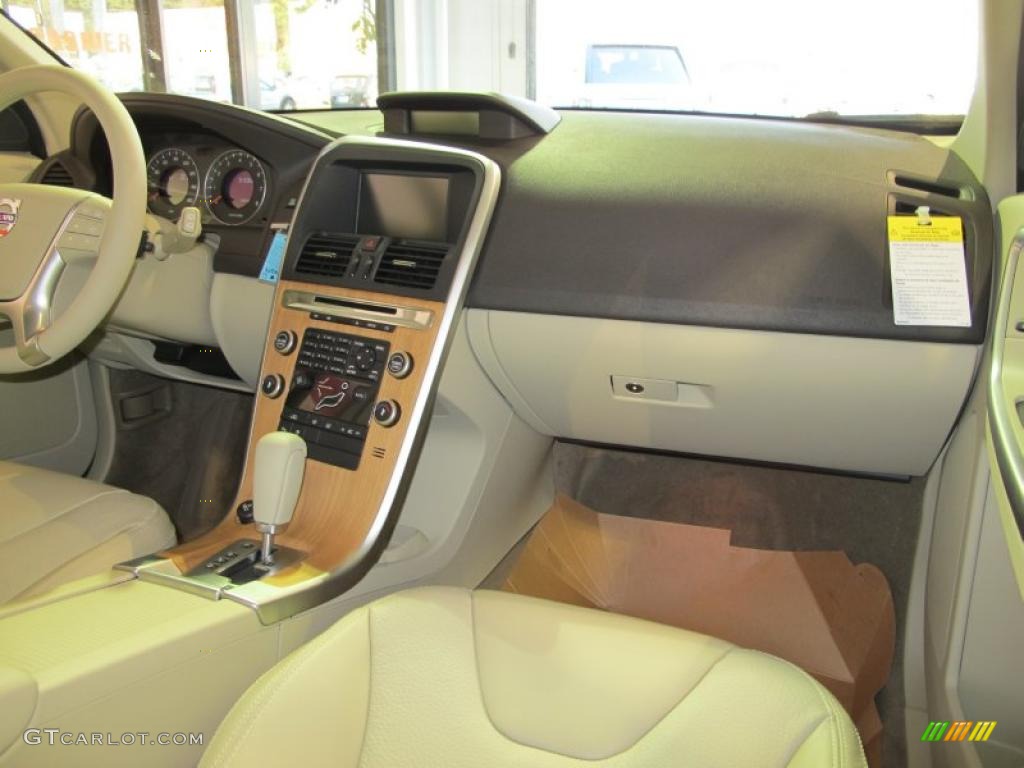 Sandstone Beige Interior 2011 Volvo XC60 3.2 Photo #41074903