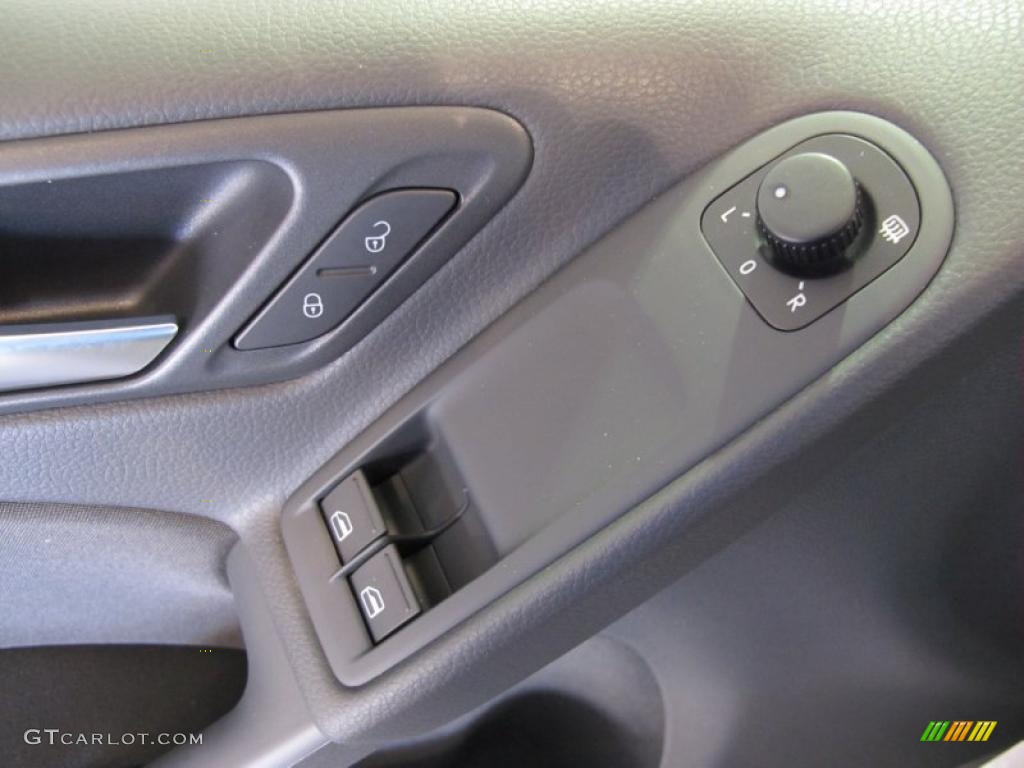 2011 Volkswagen Golf 2 Door Controls Photo #41076547