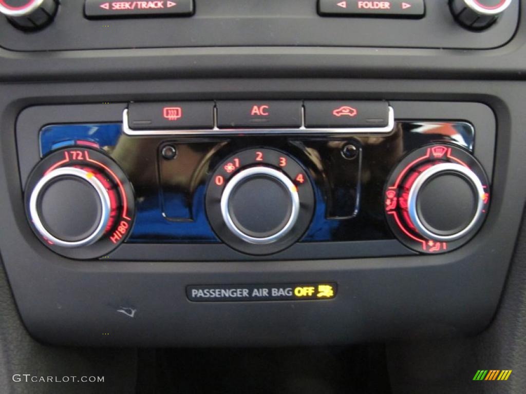 2011 Volkswagen Golf 2 Door Controls Photo #41076603