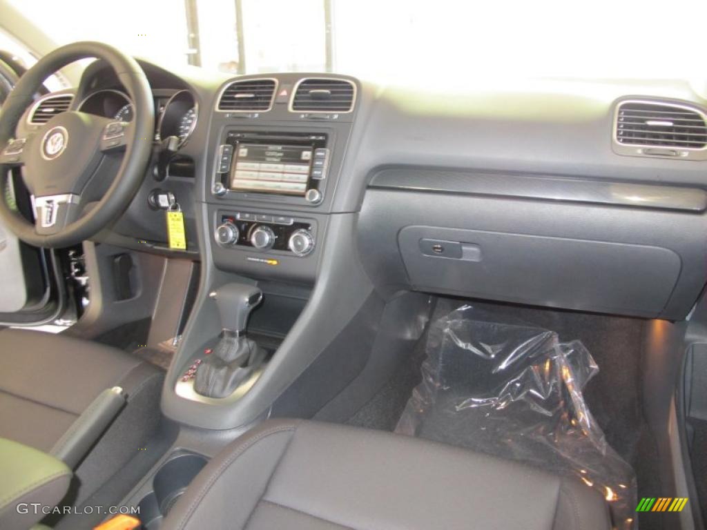 Titan Black Interior 2011 Volkswagen Jetta SE SportWagen Photo #41076799
