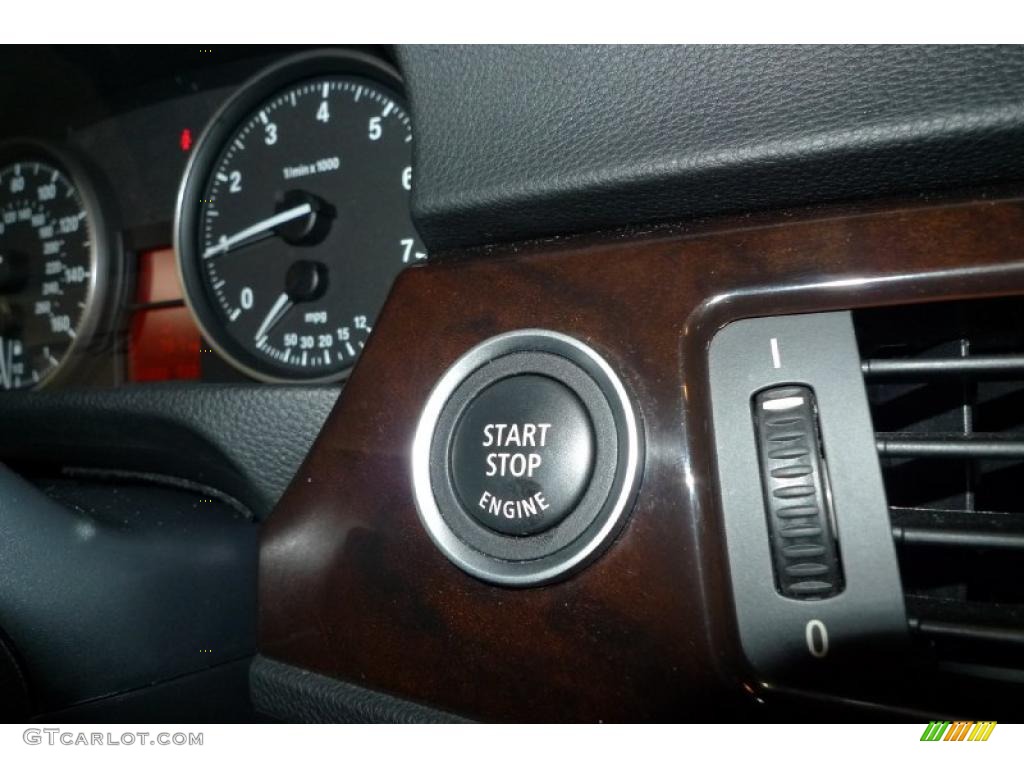 2011 BMW 3 Series 328i xDrive Sedan Controls Photo #41076899