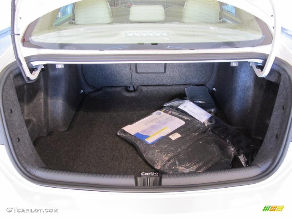 2011 Volkswagen Jetta SE Sedan Trunk Photo #41077339
