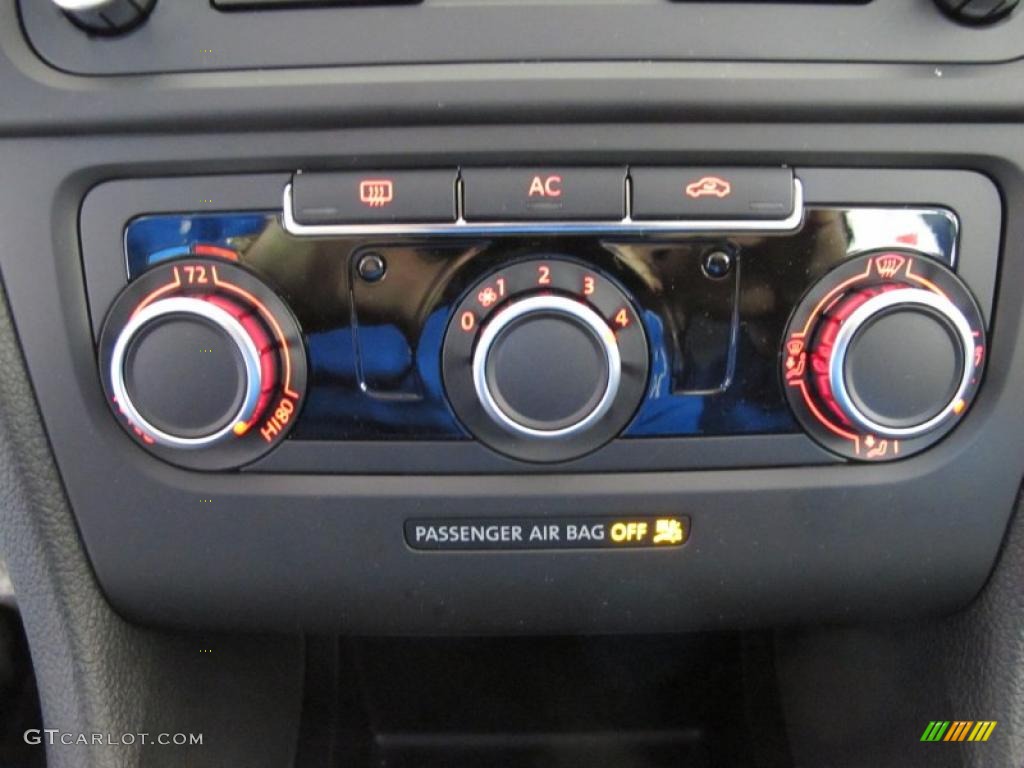 2011 Volkswagen Golf 2 Door Controls Photo #41078307