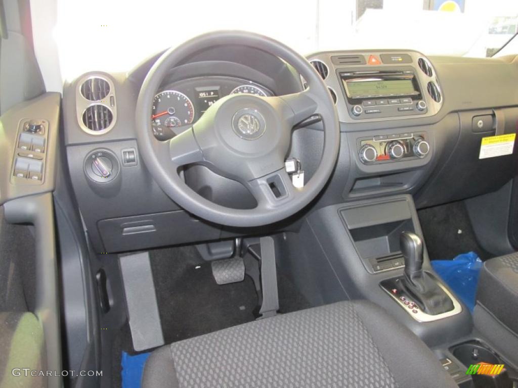 2011 Volkswagen Tiguan S Controls Photos