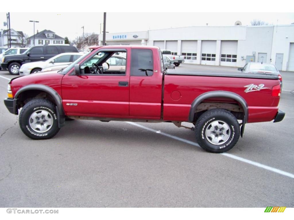 2003 S10 ZR2 Extended Cab 4x4 - Dark Cherry Red Metallic / Medium Gray photo #8