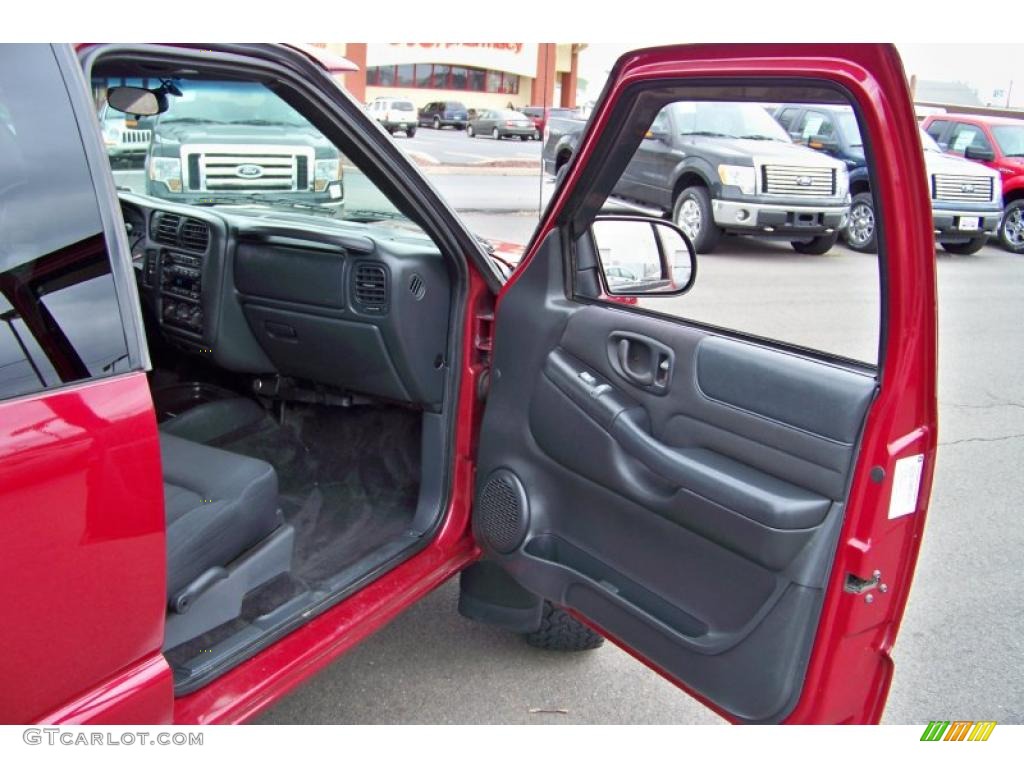 2003 S10 ZR2 Extended Cab 4x4 - Dark Cherry Red Metallic / Medium Gray photo #13