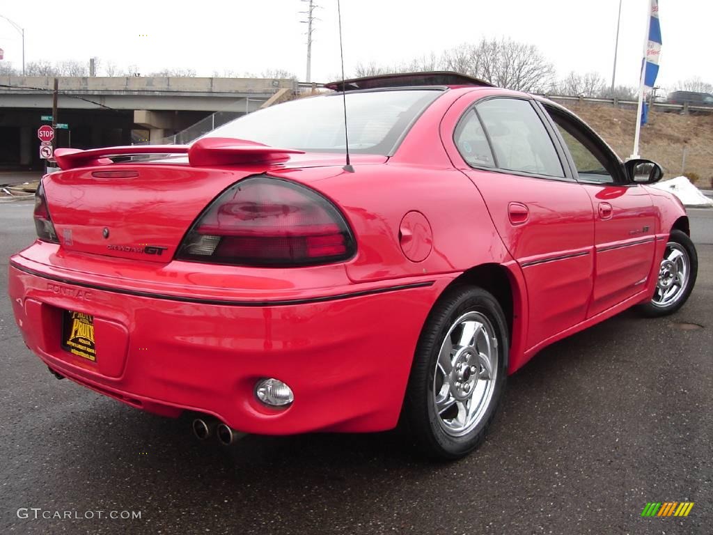 2002 Grand Am GT Sedan - Bright Red / Dark Pewter photo #5