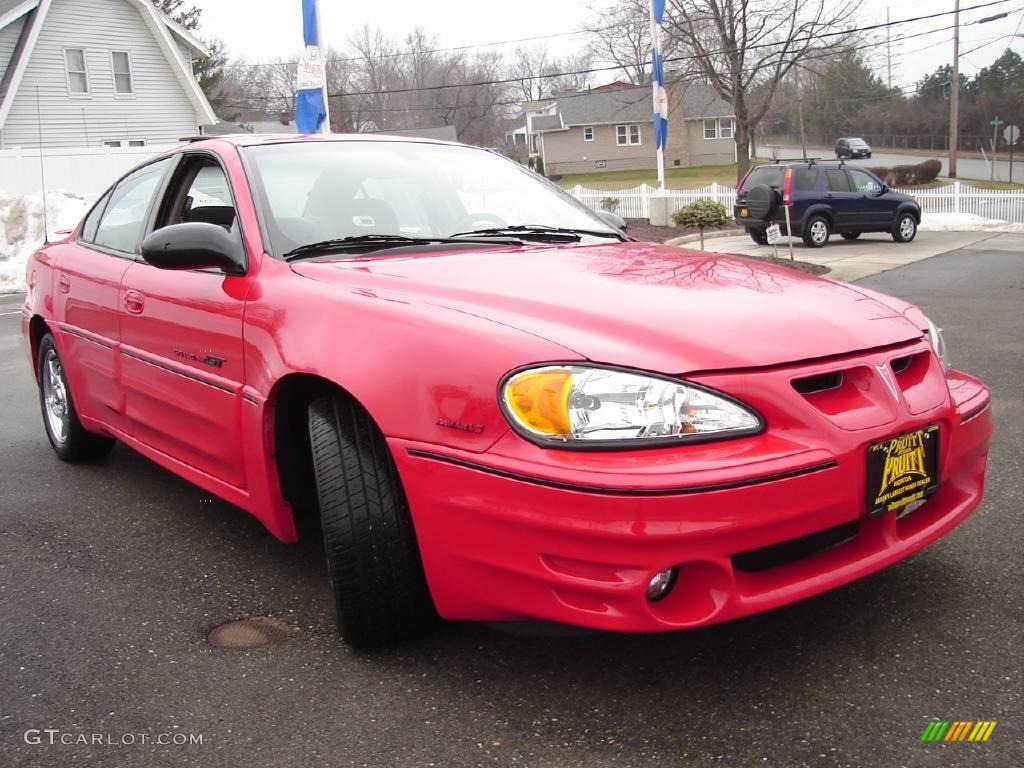 2002 Grand Am GT Sedan - Bright Red / Dark Pewter photo #7