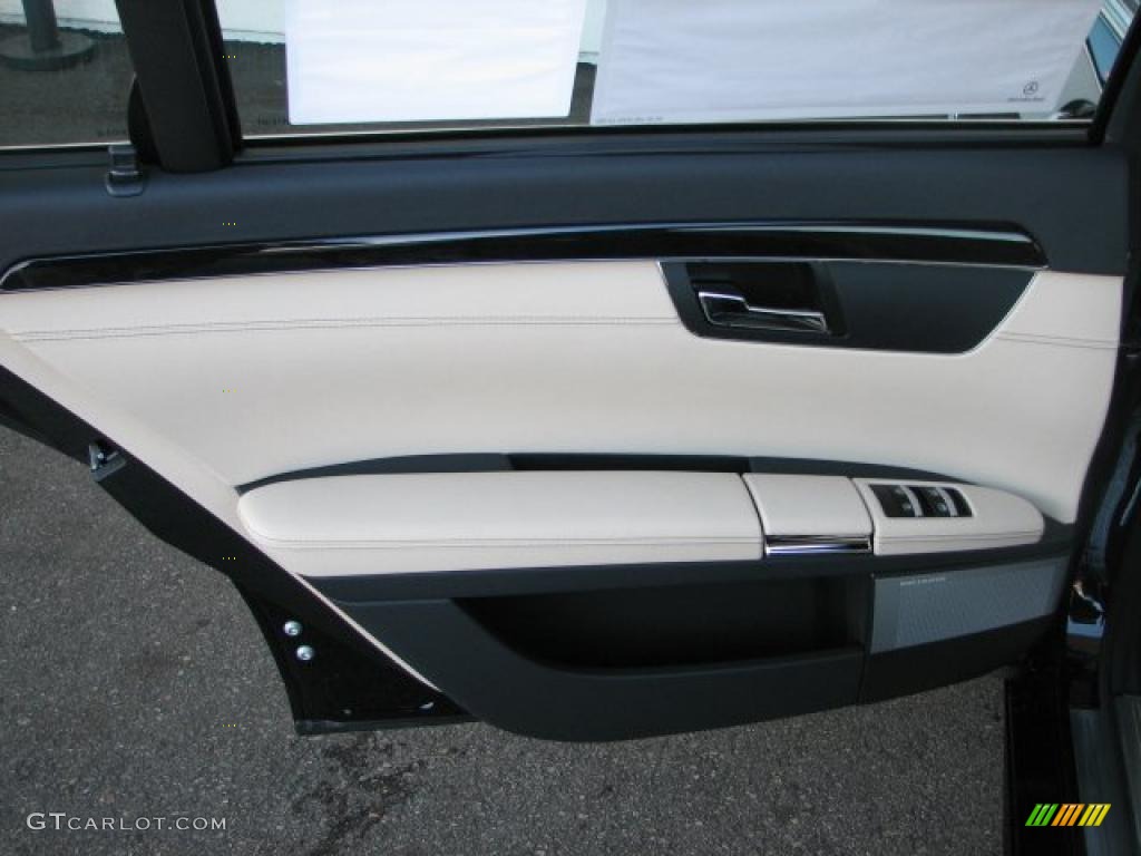 2011 Mercedes-Benz S 550 4Matic Sedan Sahara Beige/Black Door Panel Photo #41083279