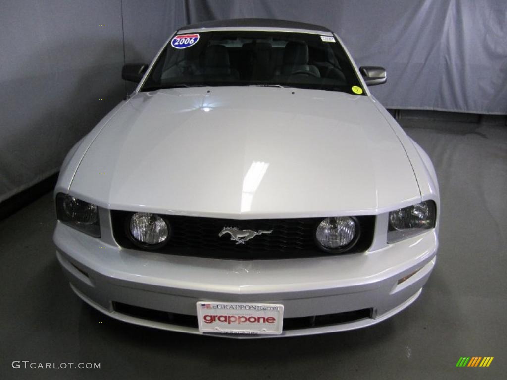 2006 Mustang GT Premium Convertible - Satin Silver Metallic / Light Graphite photo #2