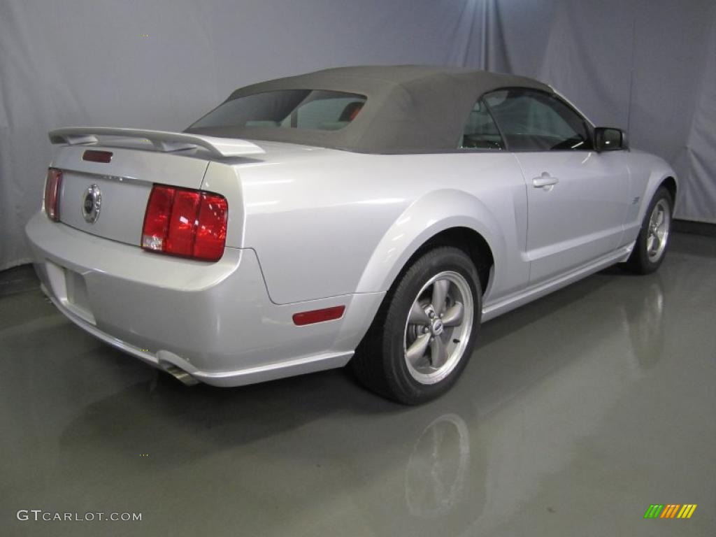2006 Mustang GT Premium Convertible - Satin Silver Metallic / Light Graphite photo #9