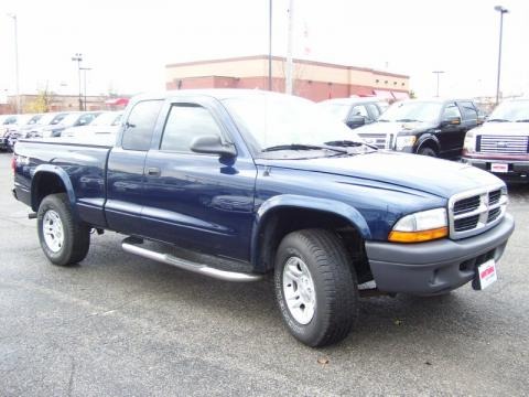 2004 Dodge Dakota SXT Club Cab 4x4 Data, Info and Specs