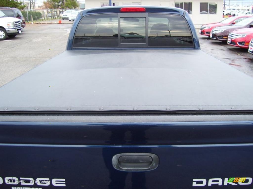 2004 Dakota SXT Club Cab 4x4 - Patriot Blue Pearl / Dark Slate Gray photo #14