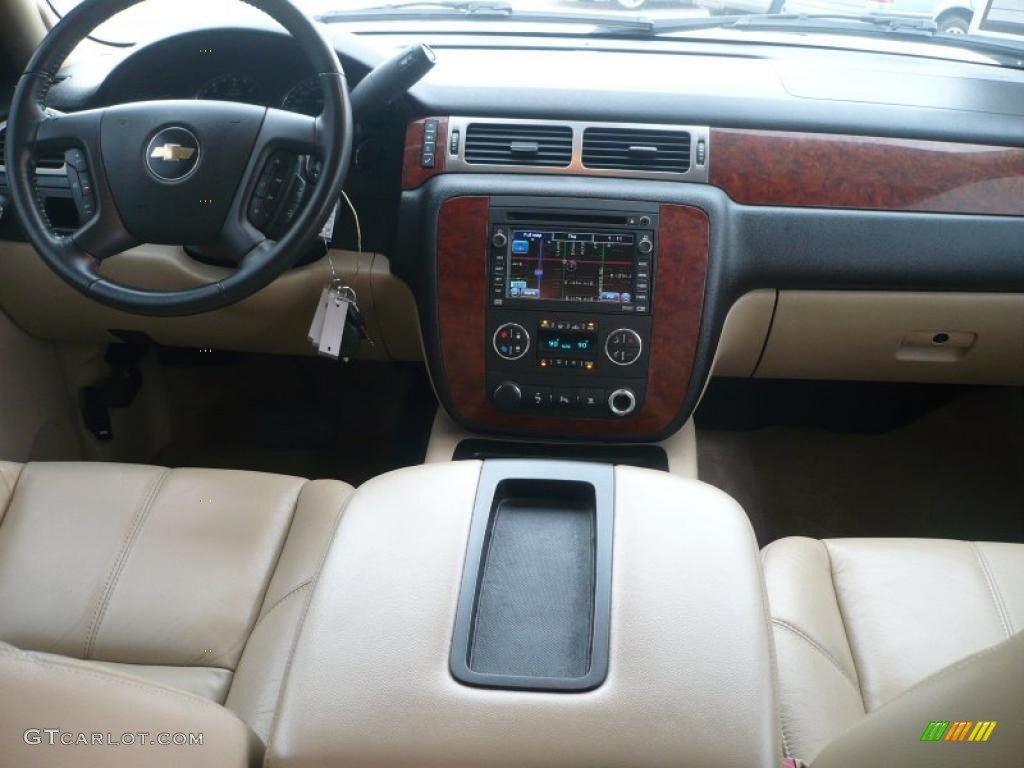 Light Cashmere/Ebony Interior 2007 Chevrolet Suburban 1500 LT Photo #41090200