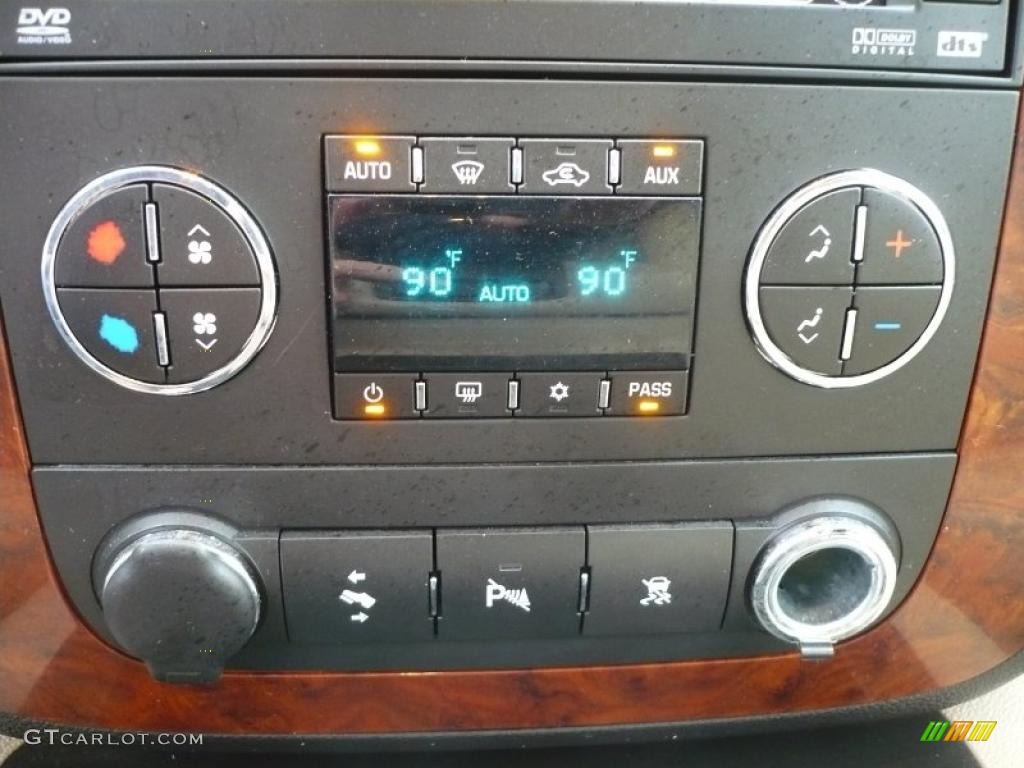 2007 Chevrolet Suburban 1500 LT Controls Photo #41090420