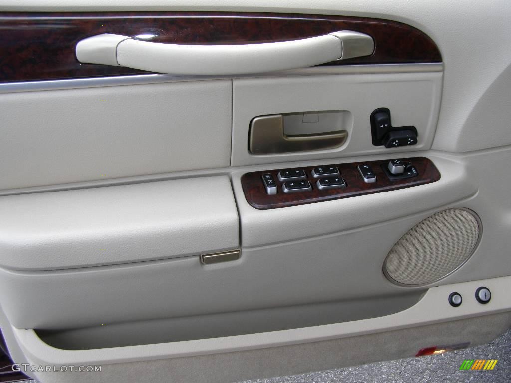 2006 Town Car Signature - Dark Cherry Metallic / Medium Light Stone photo #7