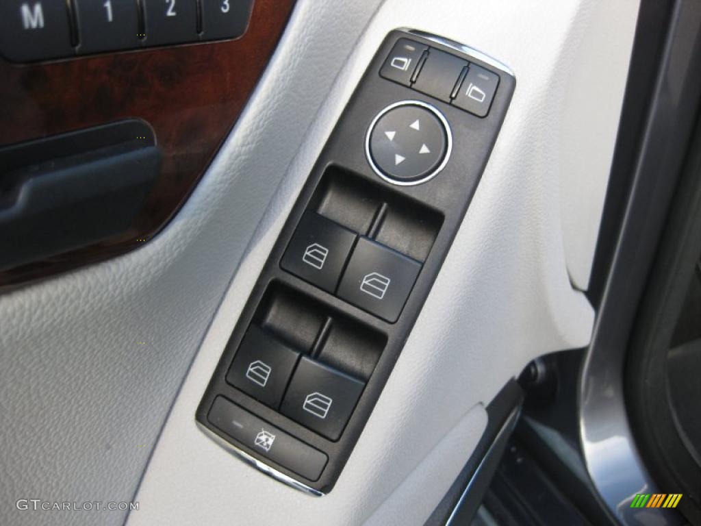 2009 Mercedes-Benz C 300 Sport Controls Photo #41093973