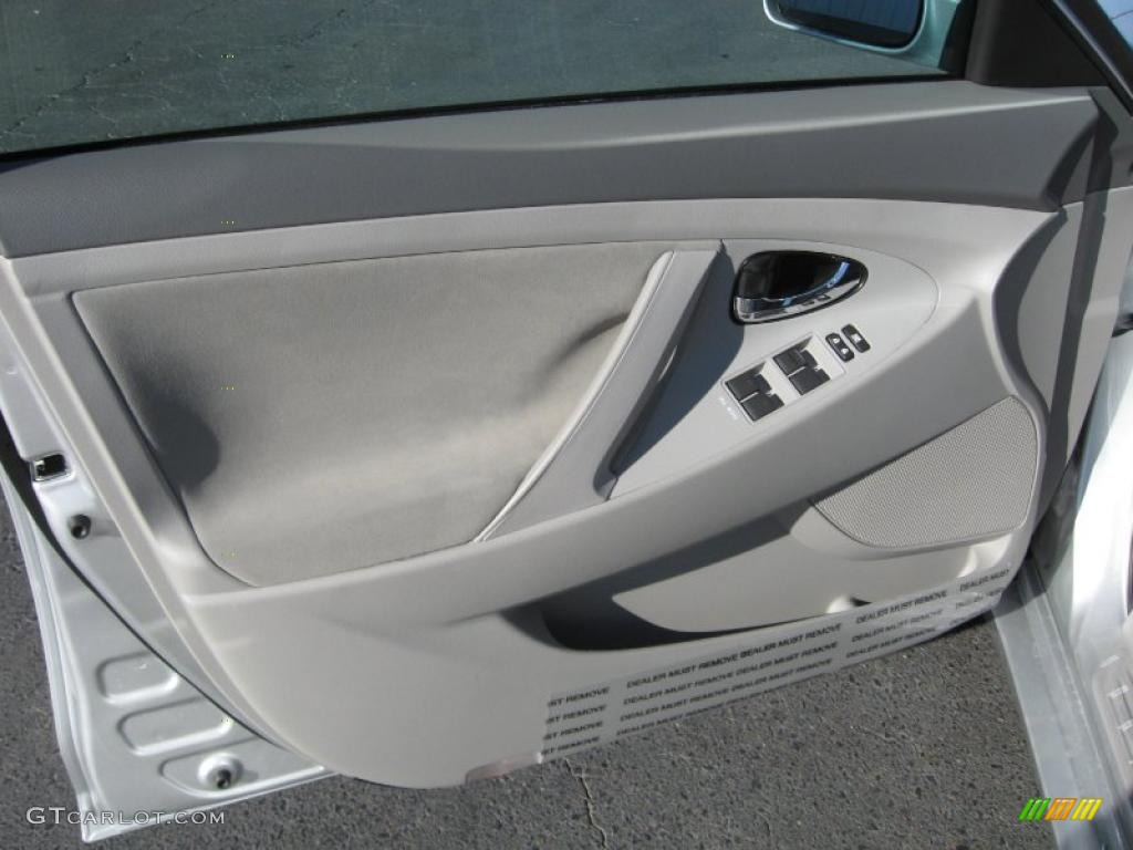 2011 Camry LE - Classic Silver Metallic / Ash photo #10
