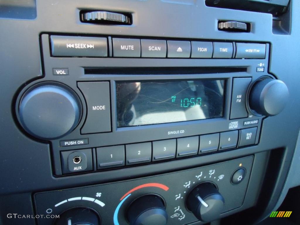 2007 Dodge Dakota ST Club Cab Controls Photo #41098381