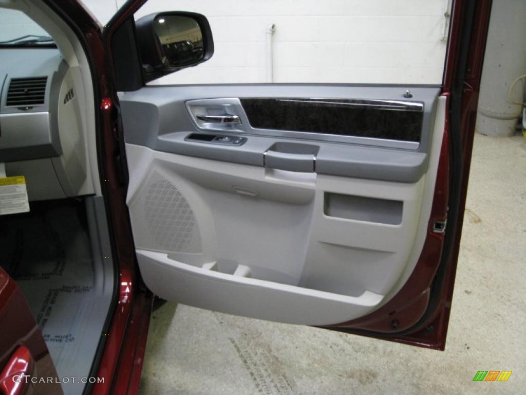 2010 Dodge Grand Caravan SXT Crew Medium Slate Gray/Light Shale Door Panel Photo #41100277