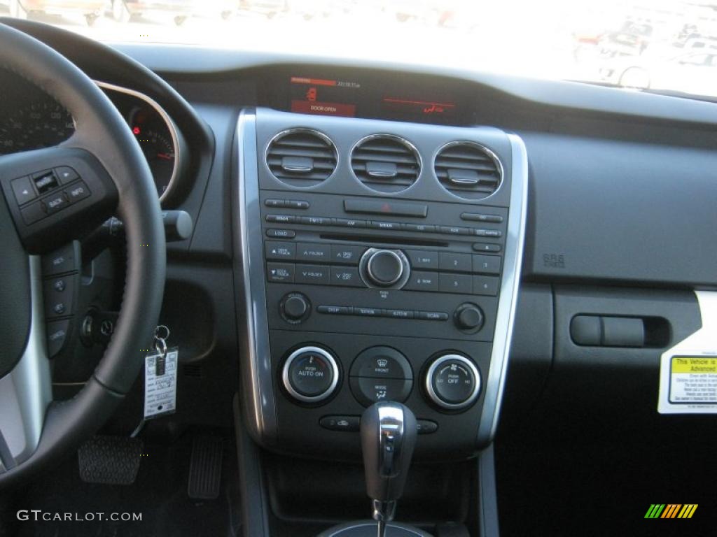 2011 Mazda CX-7 i Sport Controls Photo #41102390