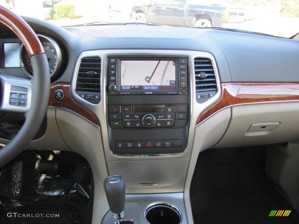 2011 Jeep Grand Cherokee Overland Navigation Photo #41105954