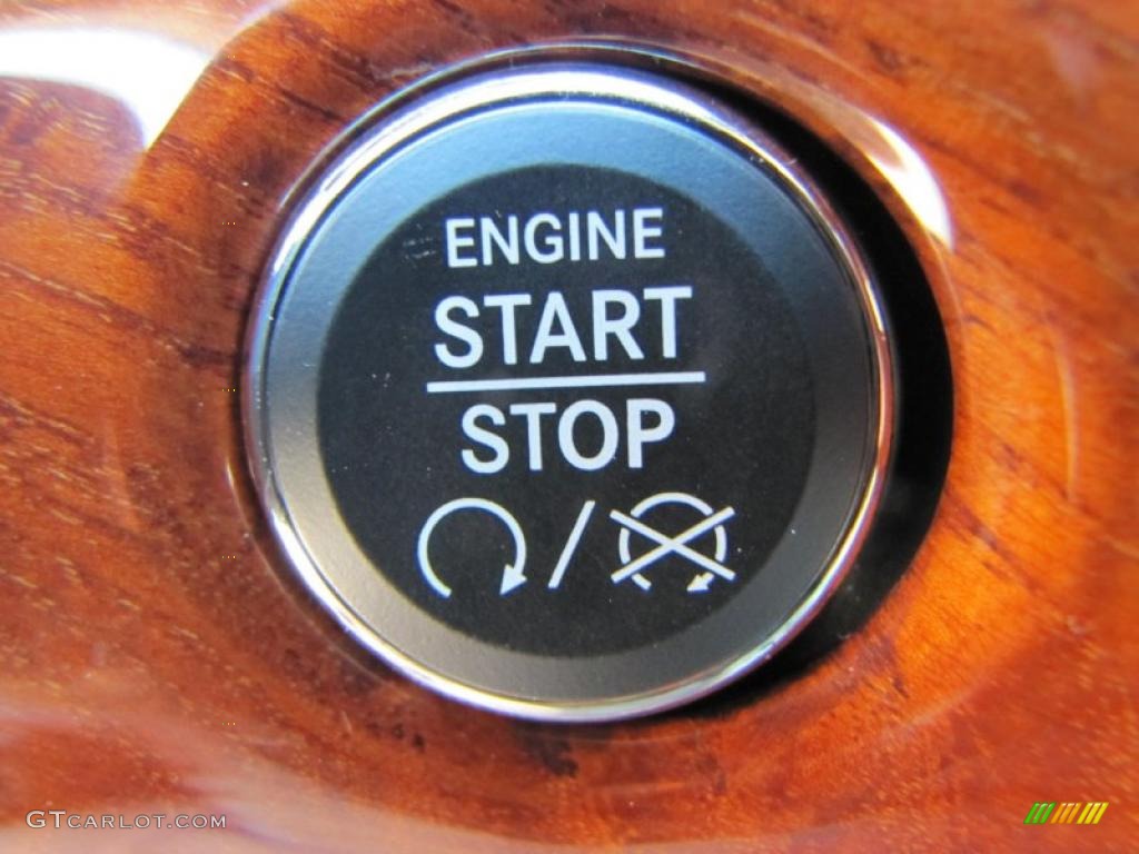 2011 Jeep Grand Cherokee Overland Controls Photo #41106038