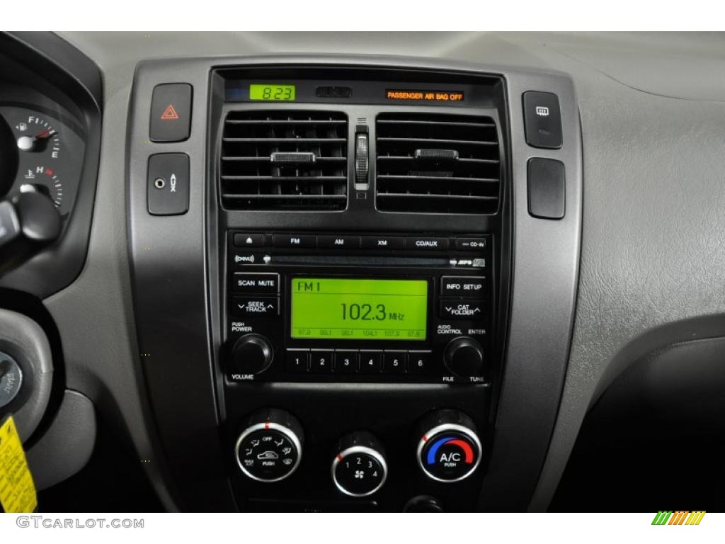 2008 Hyundai Tucson GLS Controls Photo #41108122