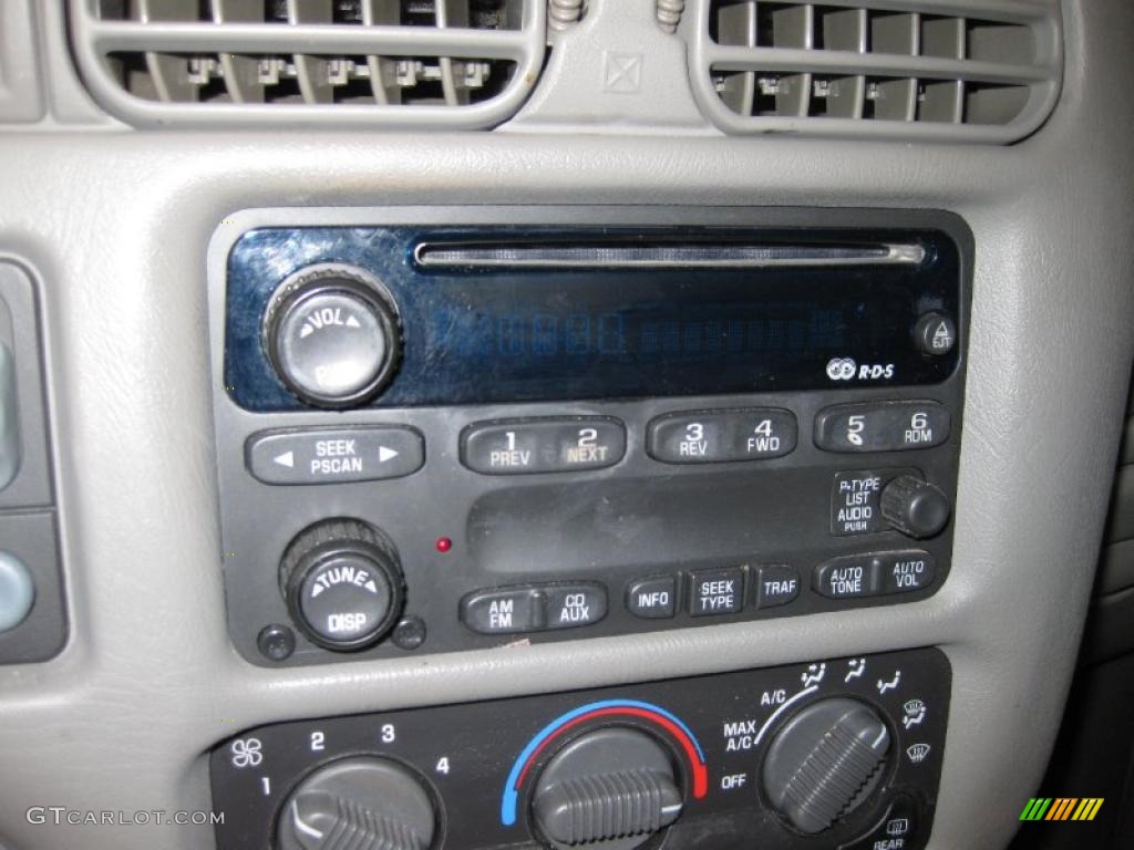 2002 Chevrolet Blazer LS Controls Photo #41108982