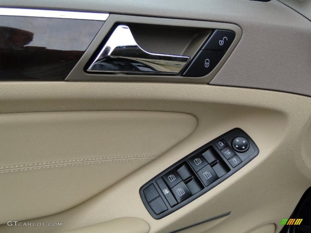 2011 Mercedes-Benz ML 350 BlueTEC 4Matic Controls Photo #41109354