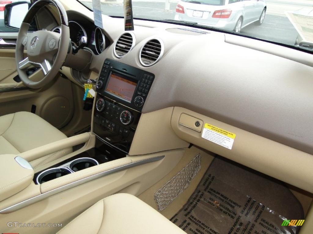 2011 Mercedes-Benz ML 350 BlueTEC 4Matic Cashmere Dashboard Photo #41109430