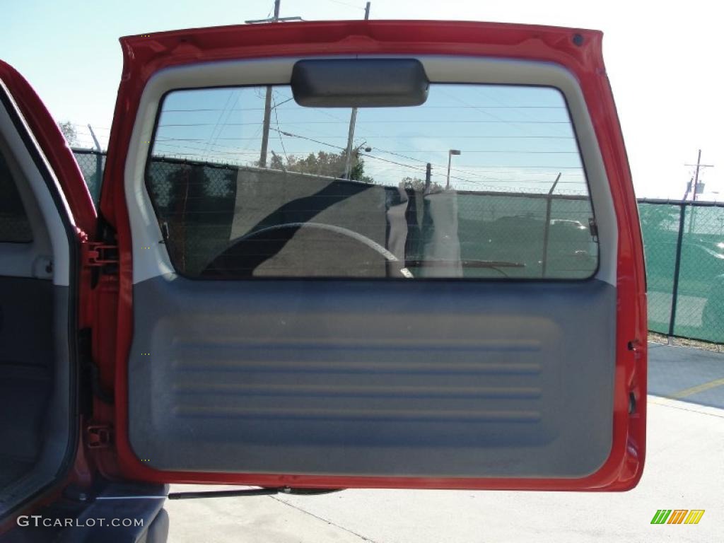 2004 Chevrolet Tracker Standard Tracker Model Medium Gray Door Panel Photo #41110162