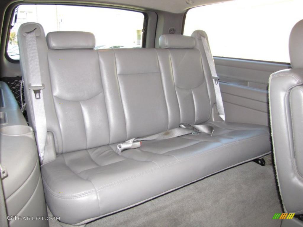 Gray/Dark Charcoal Interior 2004 Chevrolet Suburban 1500 LT Photo #41113419