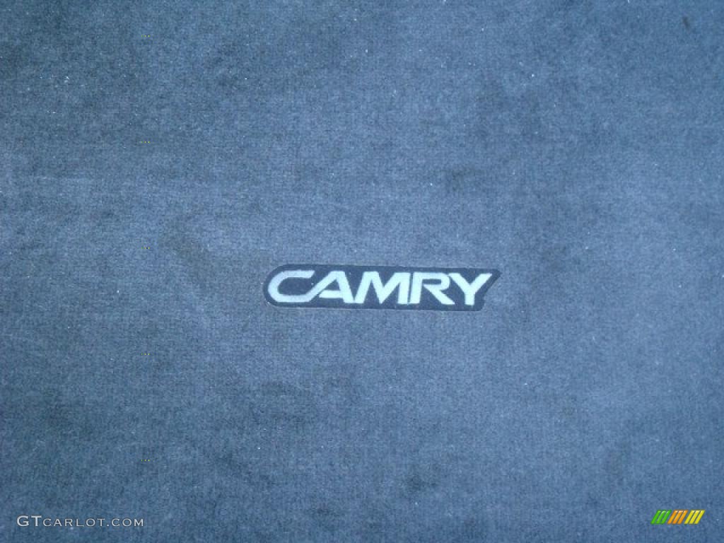 2005 Camry LE - Super White / Gray photo #17
