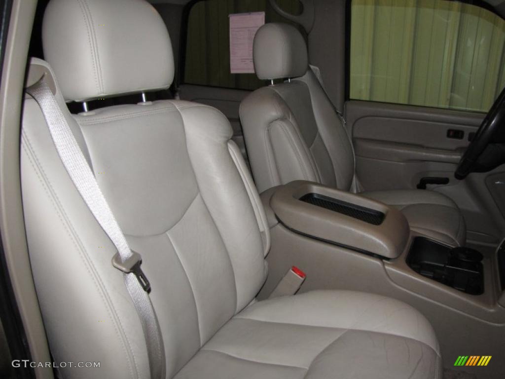 2004 Tahoe LT 4x4 - Sandalwood Metallic / Tan/Neutral photo #19