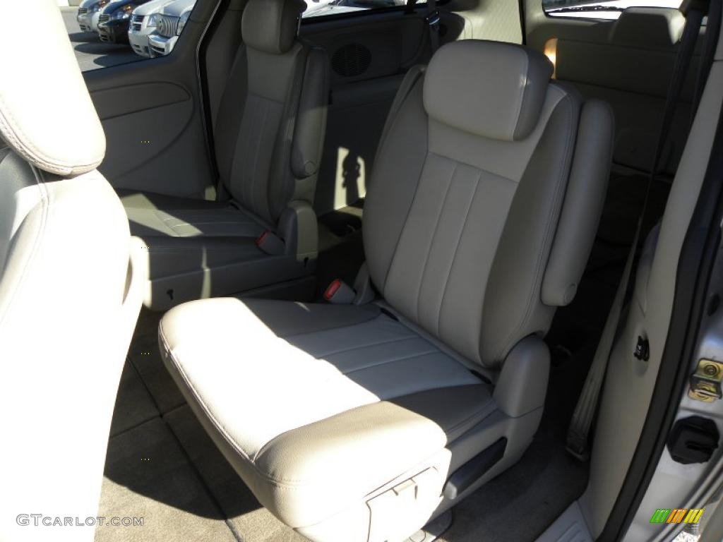 2005 Grand Caravan SXT - Bright Silver Metallic / Medium Slate Gray photo #6