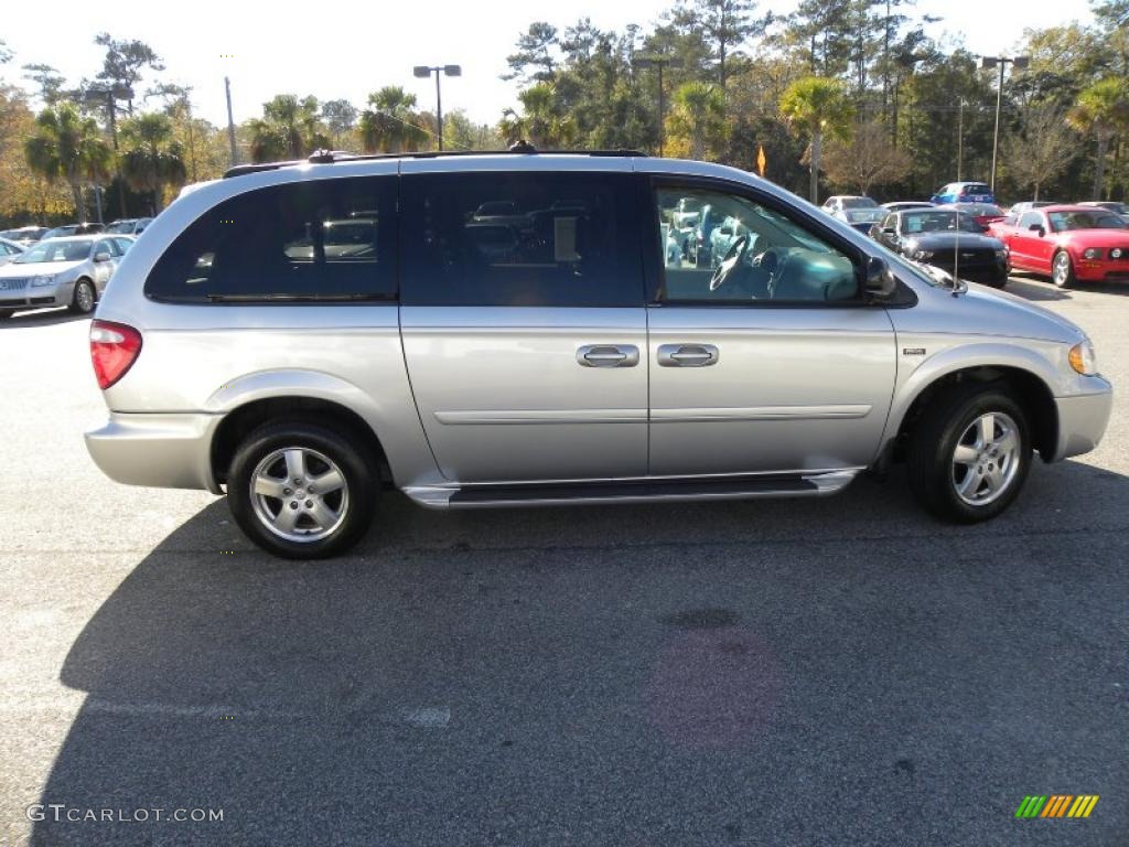 2005 Grand Caravan SXT - Bright Silver Metallic / Medium Slate Gray photo #11