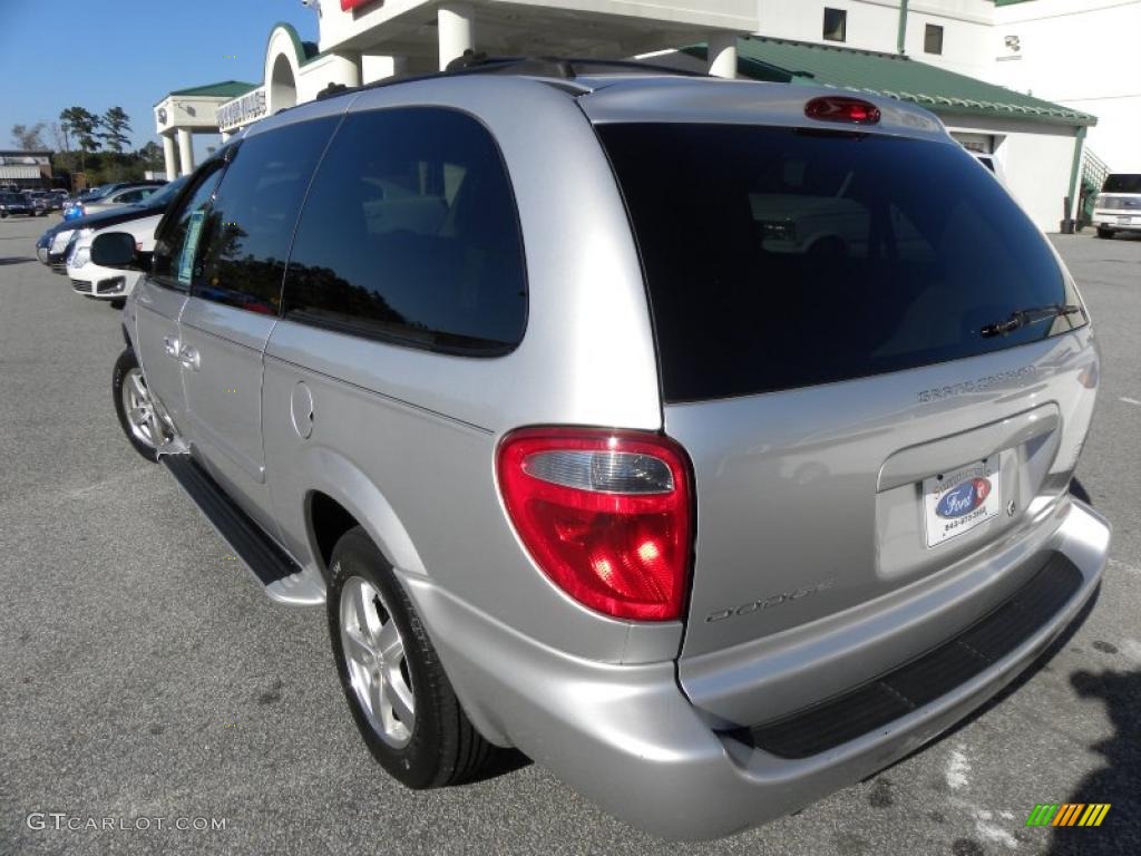 2005 Grand Caravan SXT - Bright Silver Metallic / Medium Slate Gray photo #14