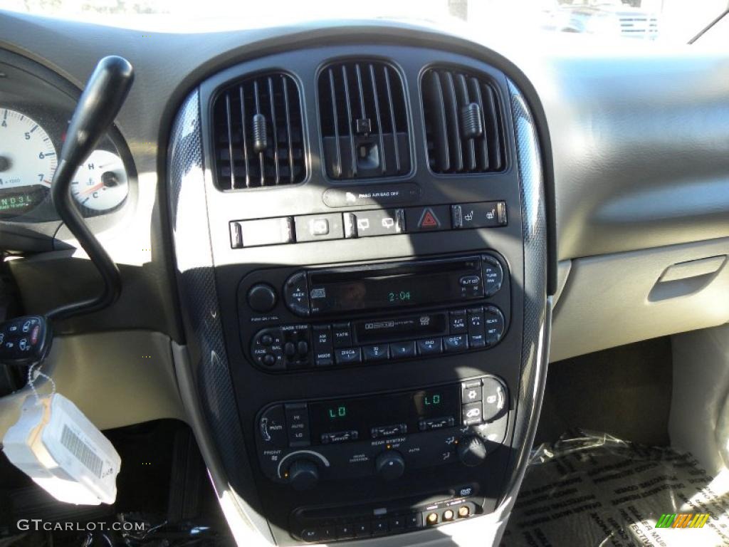 2005 Grand Caravan SXT - Bright Silver Metallic / Medium Slate Gray photo #20