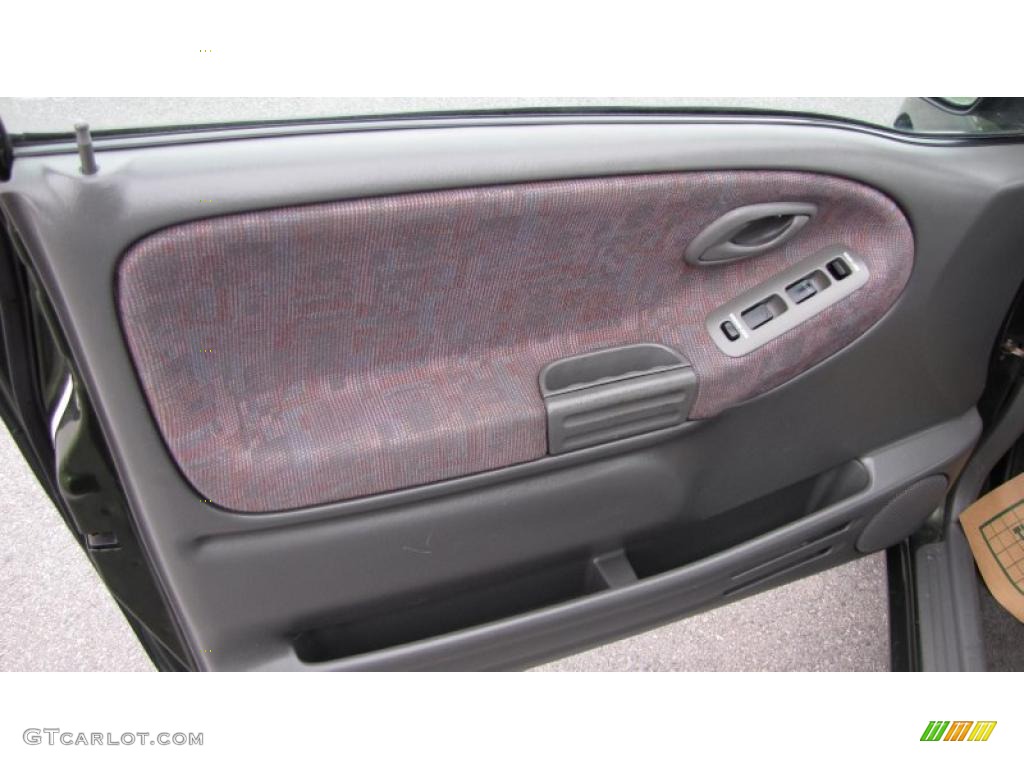 2001 Chevrolet Tracker Hardtop 4WD Medium Gray Door Panel Photo #41119047