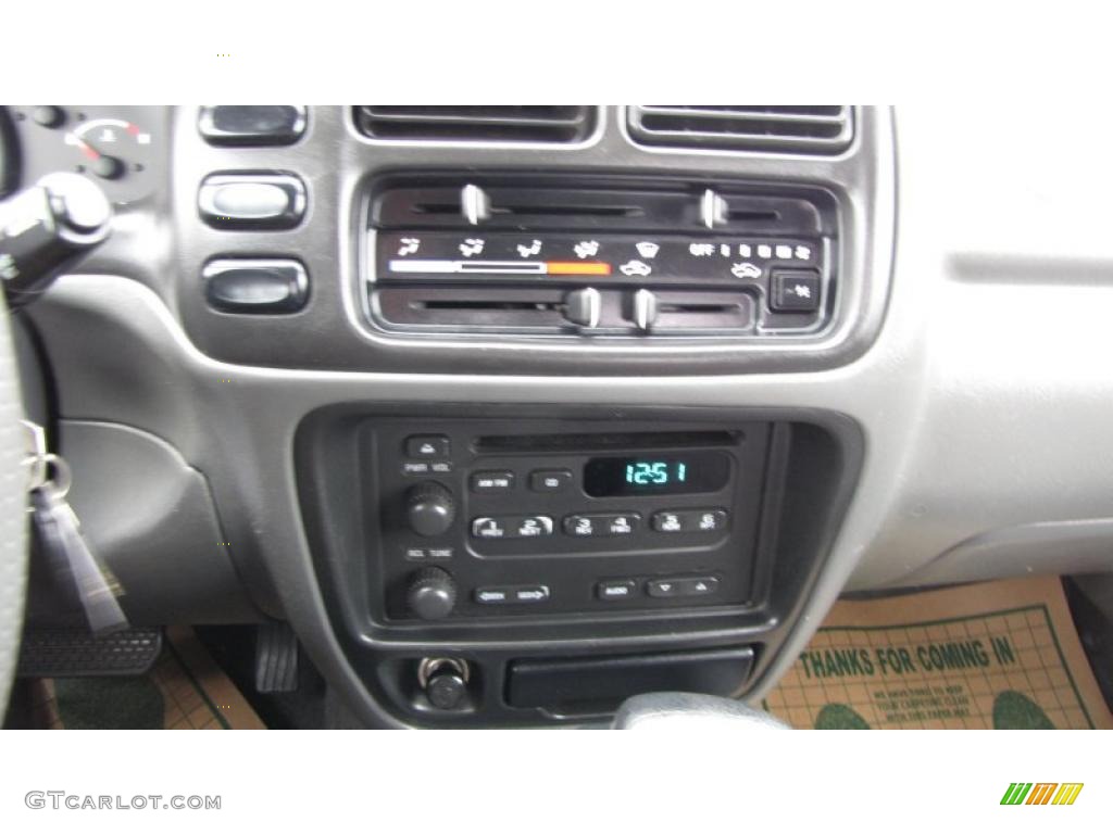 2001 Tracker Hardtop 4WD - Medium Green Metallic / Medium Gray photo #18