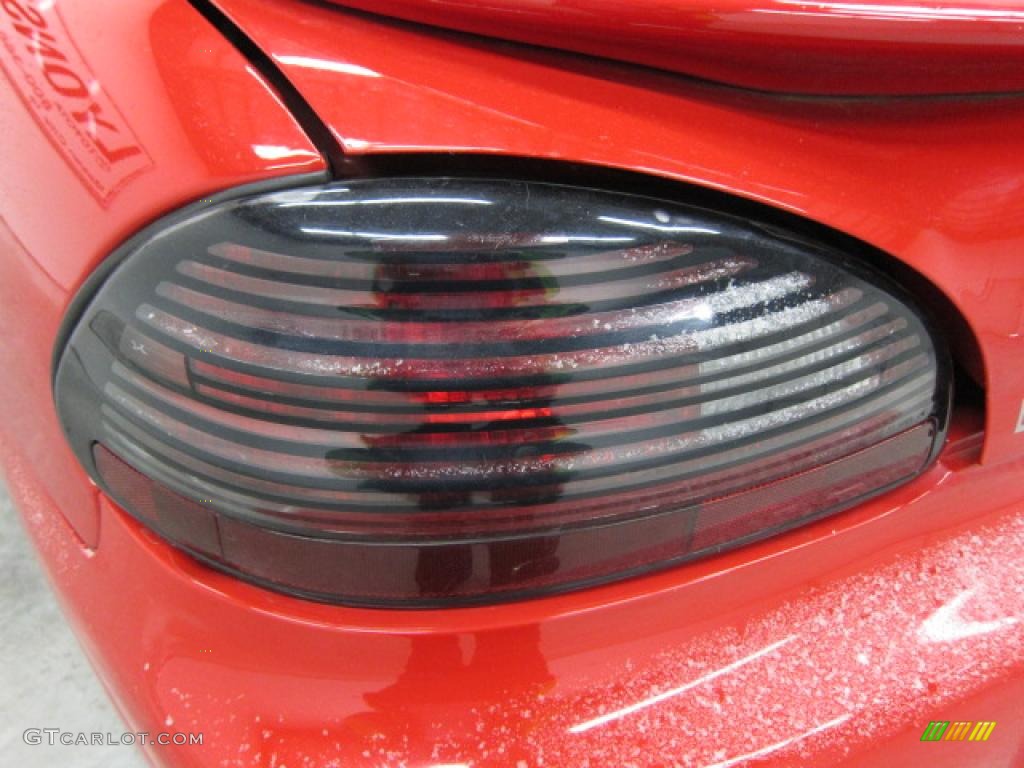 2000 Grand Prix GT Sedan - Bright Red / Graphite photo #9