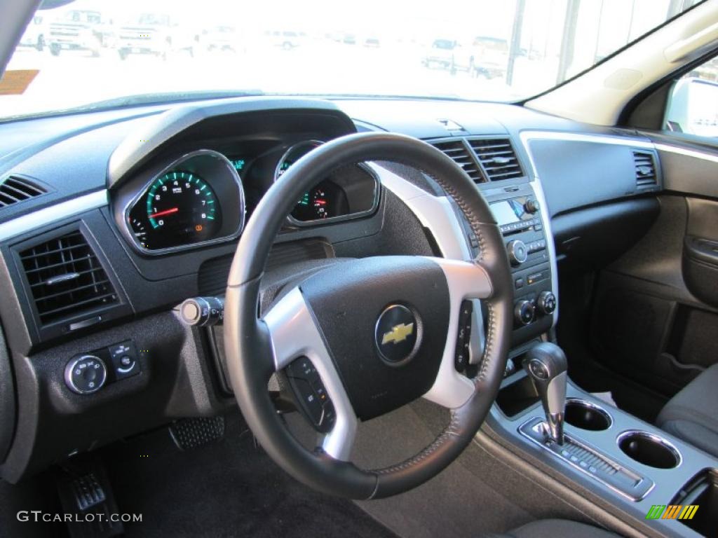 2010 Traverse LT AWD - Summit White / Dark Gray/Light Gray photo #6