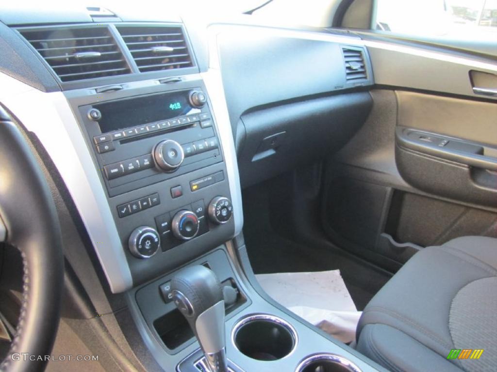 2010 Traverse LT AWD - Summit White / Dark Gray/Light Gray photo #7