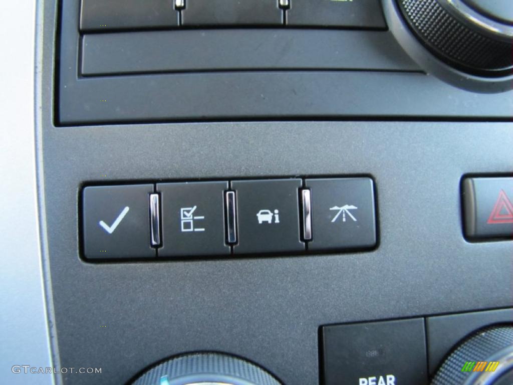 2010 Traverse LT AWD - Summit White / Dark Gray/Light Gray photo #9