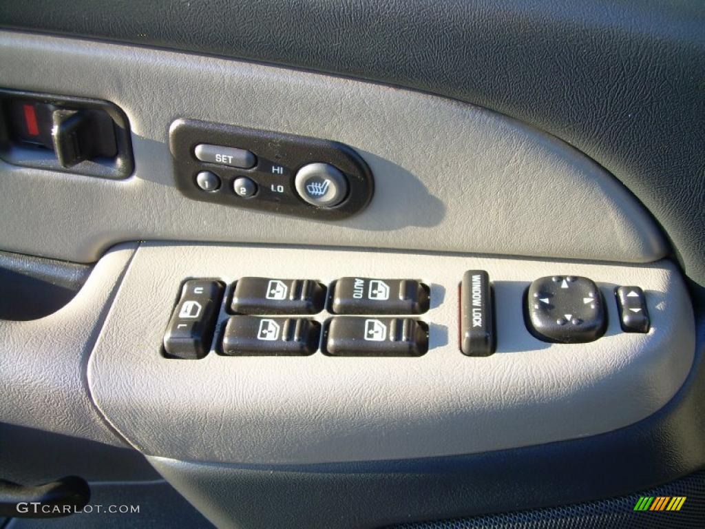 2002 Chevrolet Suburban 1500 LT 4x4 Controls Photo #41124571